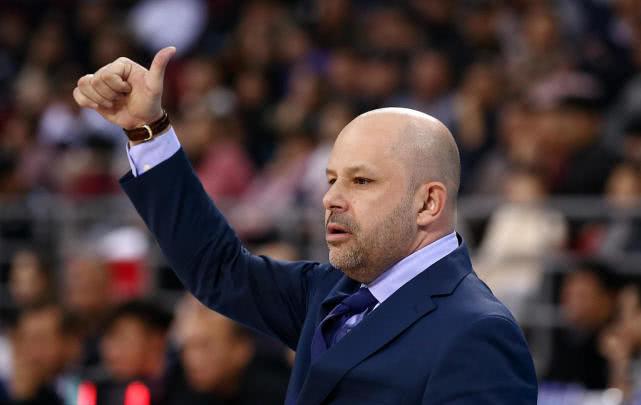  佛罗伦萨主帅普拉德停赛，助教临场指挥  