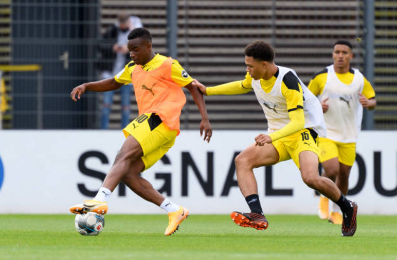  摩纳哥青训新星崛起，十七岁小将首秀破门  