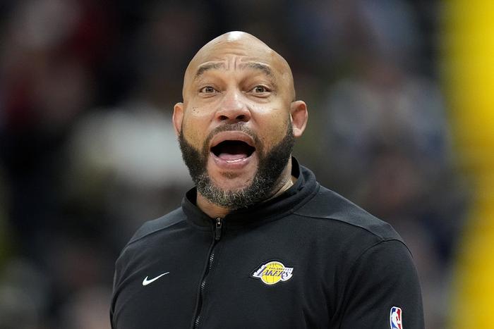  湖人主教练哈姆遭解雇  