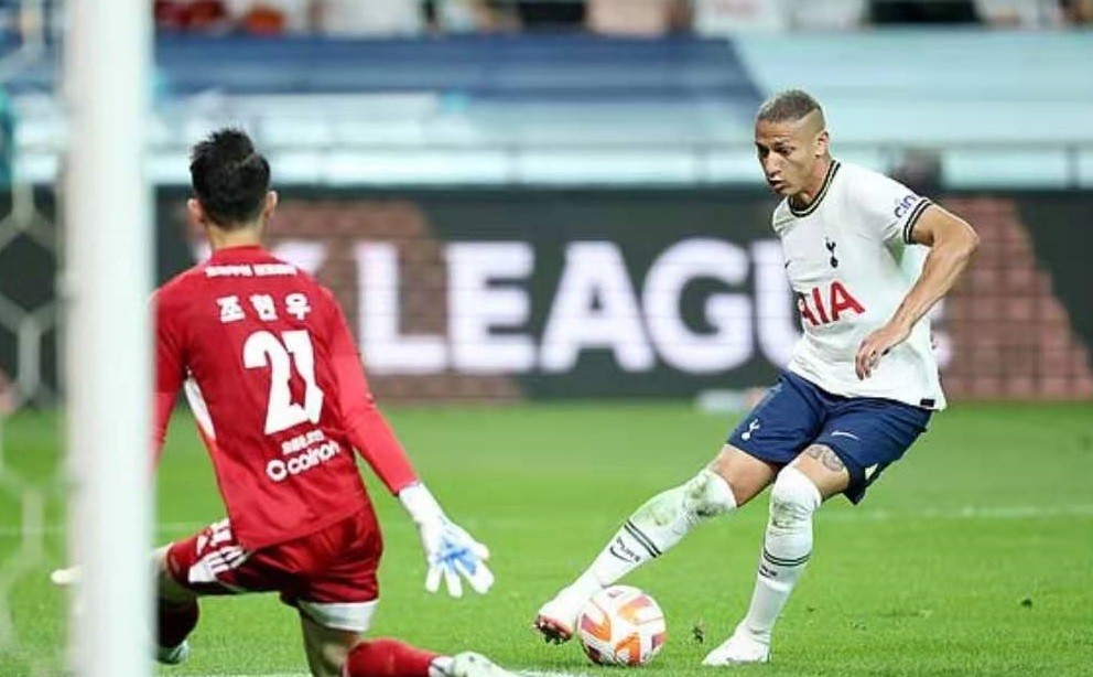  孙兴慜梅开二度助热刺，英超焦点战斩获关键三分  